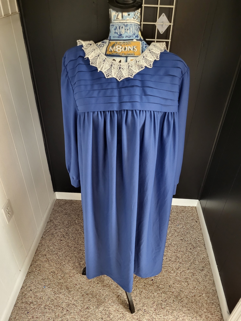 Vtg. Blue Maxi Dress with Pleated Yoke and Lace Collar, L